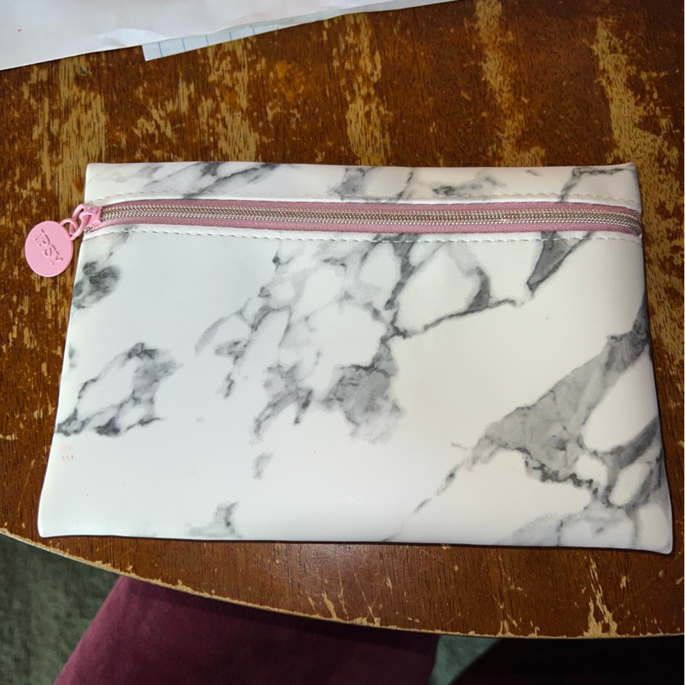 3/10$ Ipsy Makeup Bags